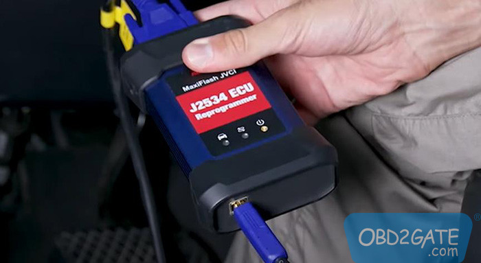 Plug in the VCI to the OBD2 port